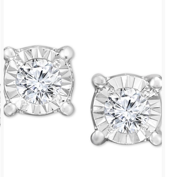 TruMiracle
Signature Diamond Stud Earrings - Picture 5 of 6